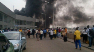 A fire has reportedly broken out at the Murtala Muhammed International Airport (MMIA) in Lagos causing occupants to run for their lives (Punch)